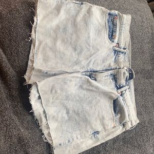 Gap denim shorts 12/31. 5” short (tagged ripped off have never been used)